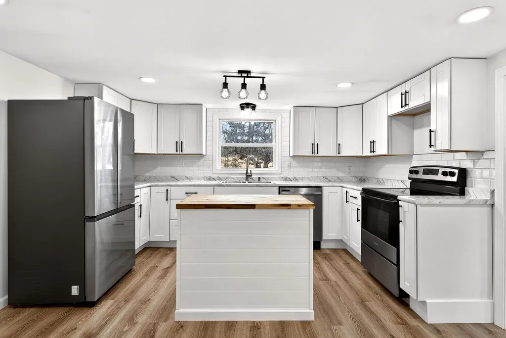 548 North Road Mount Vernon ME 04352