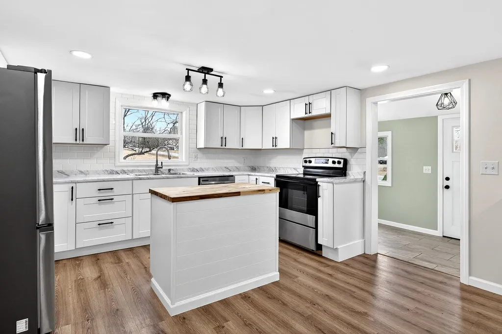 548 North Road Mount Vernon ME 04352