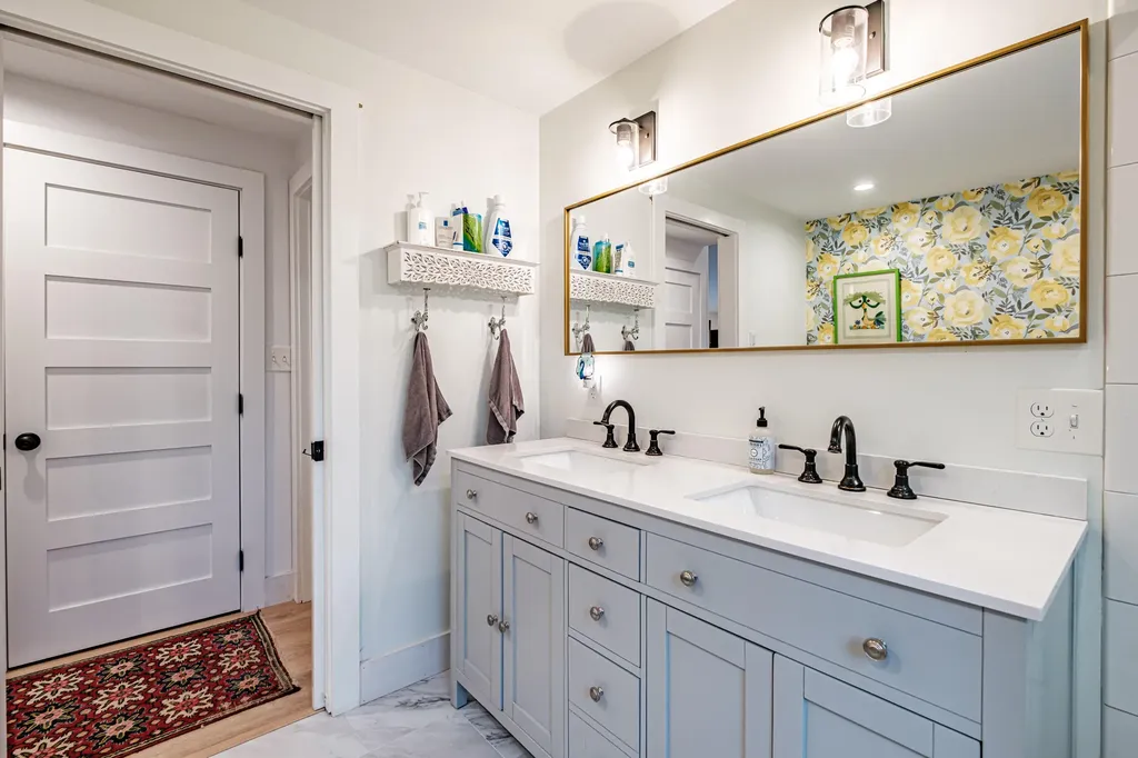 61 Yankee Drive Yarmouth ME 04096