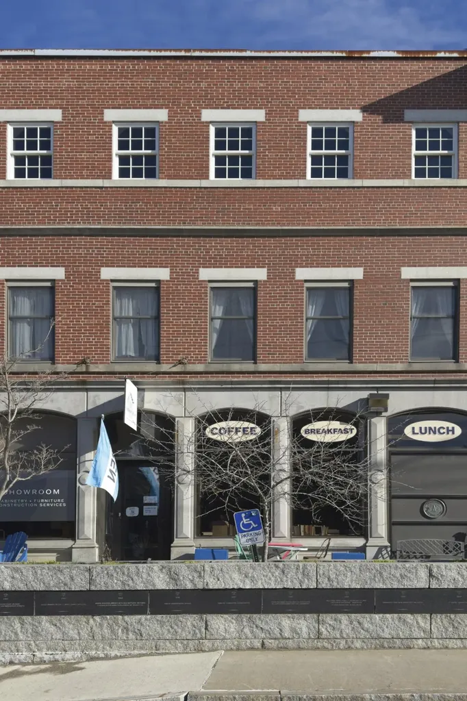 189 Main Street Thomaston ME 04861
