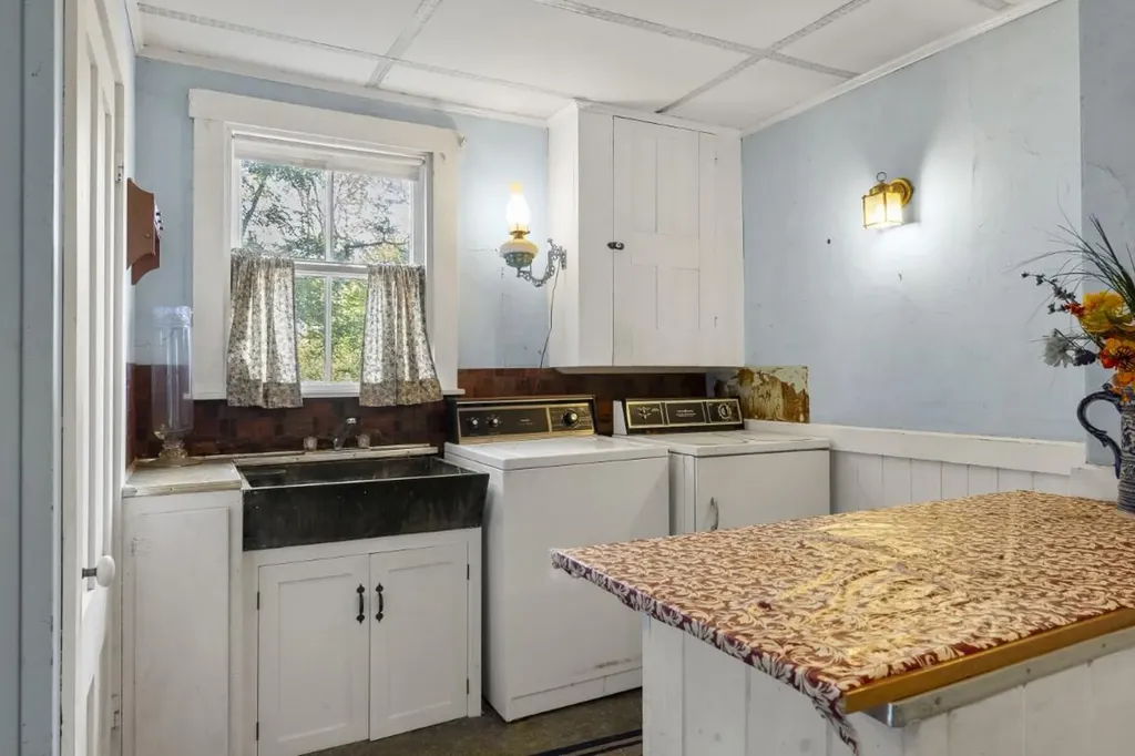 576 Back River Road Boothbay ME 04537