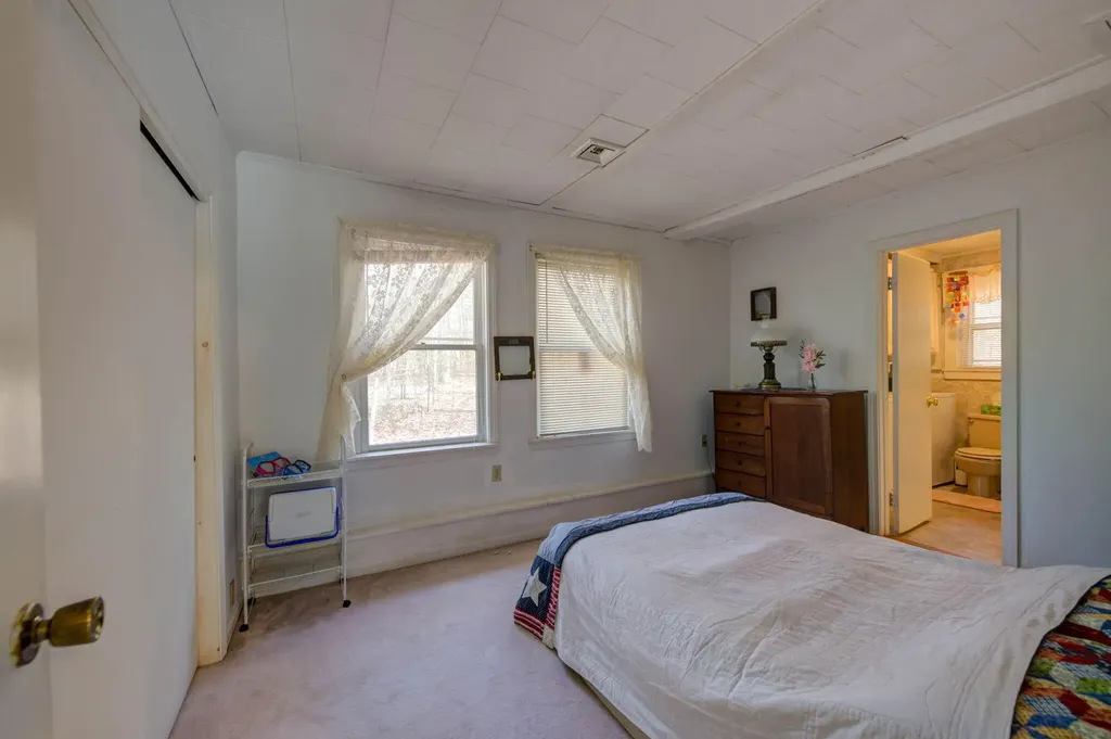 3 Glidden Road Standish ME 04084