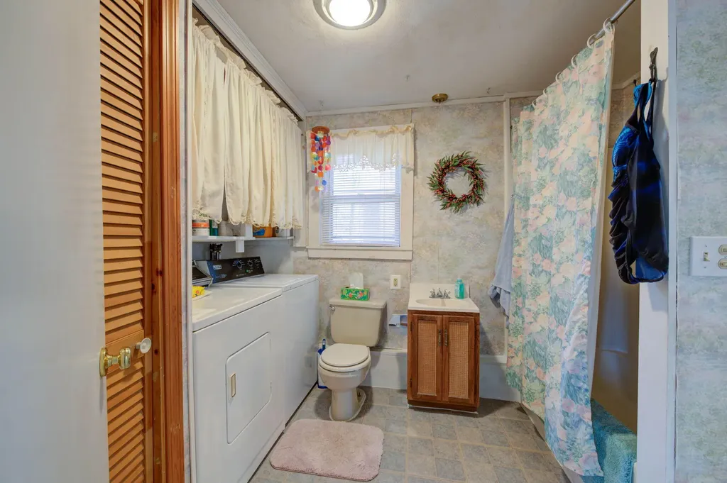 3 Glidden Road Standish ME 04084