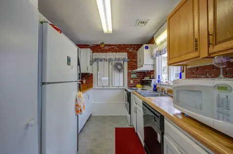 3 Glidden Road Standish ME 04084