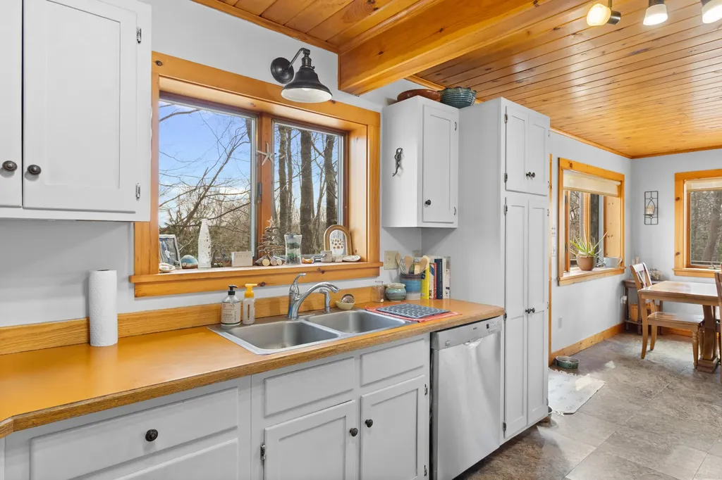 39 Simmons Lane Friendship ME 04547