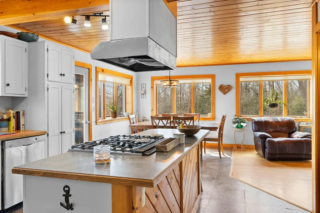 39 Simmons Lane Friendship ME 04547