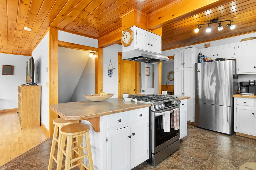 39 Simmons Lane Friendship ME 04547