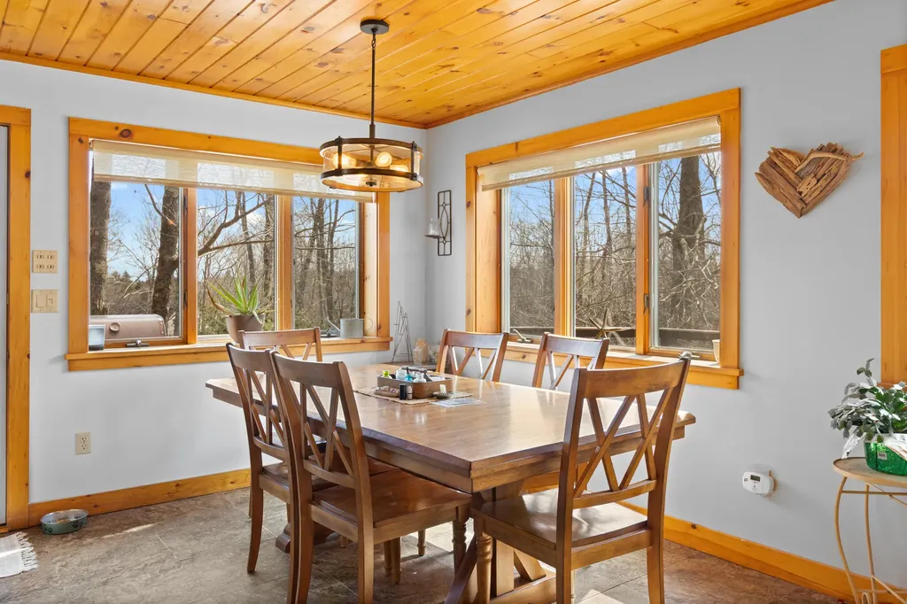 39 Simmons Lane Friendship ME 04547