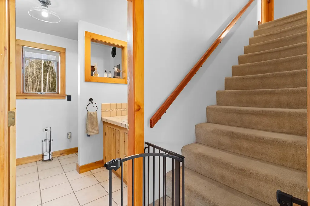 39 Simmons Lane Friendship ME 04547