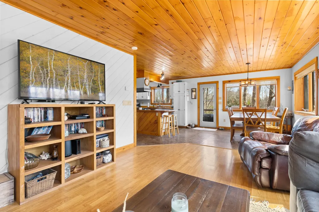 39 Simmons Lane Friendship ME 04547