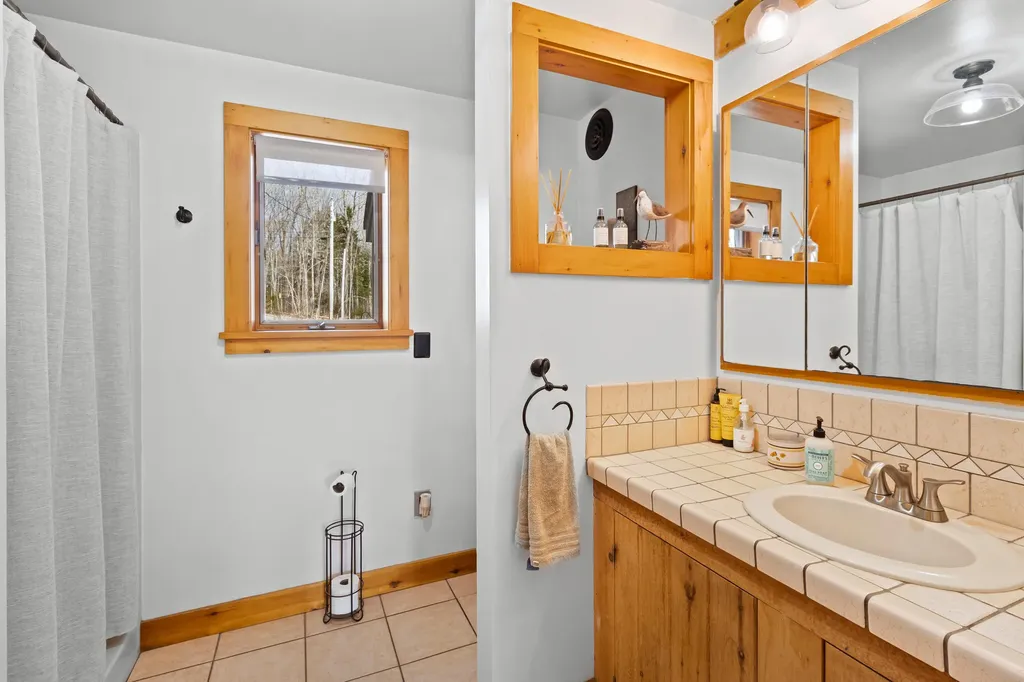 39 Simmons Lane Friendship ME 04547