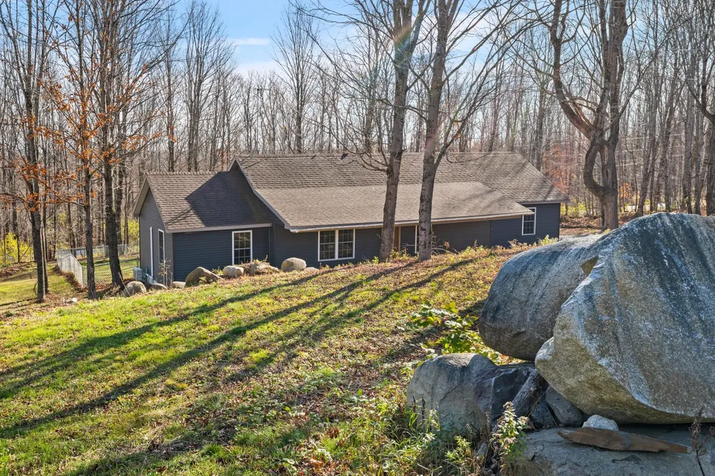 3308 Middle Road Sidney ME 04330