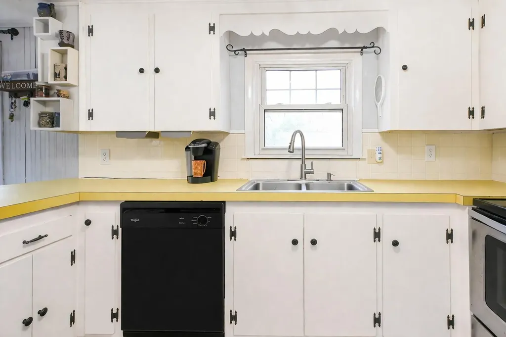 1104 Pequawket Trail Standish ME 04085
