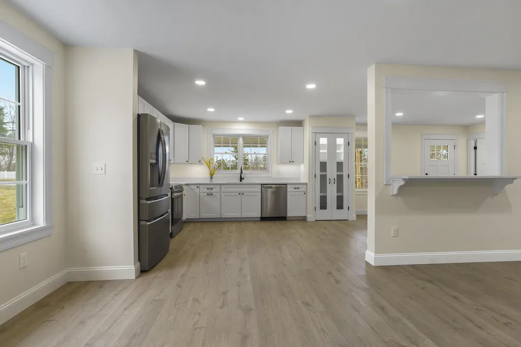 29 Pleasant Street Newcastle ME 04553