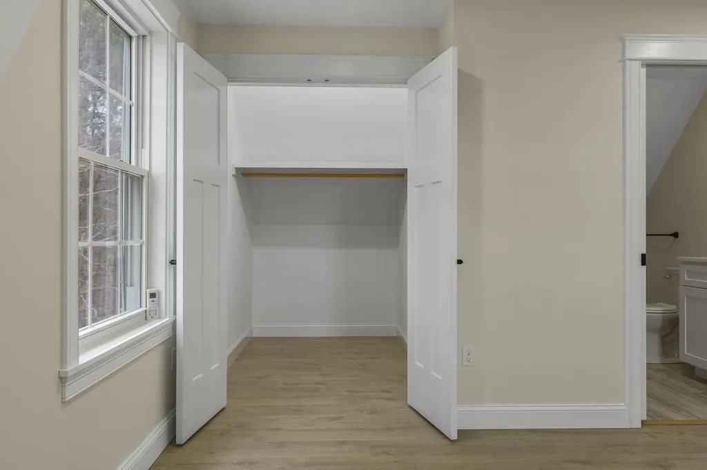 29 Pleasant Street Newcastle ME 04553