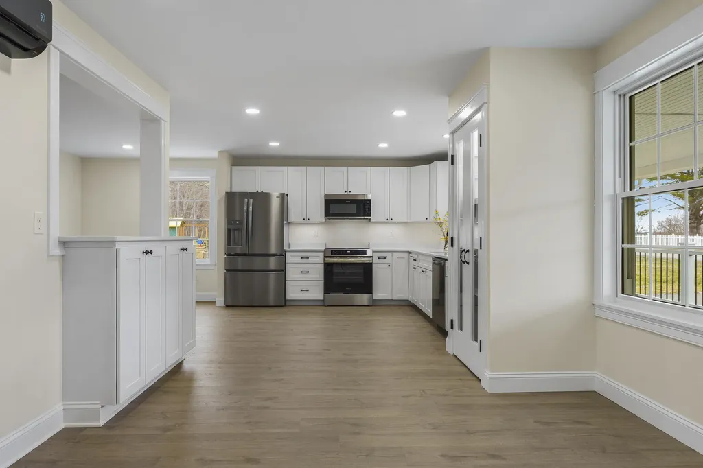 29 Pleasant Street Newcastle ME 04553