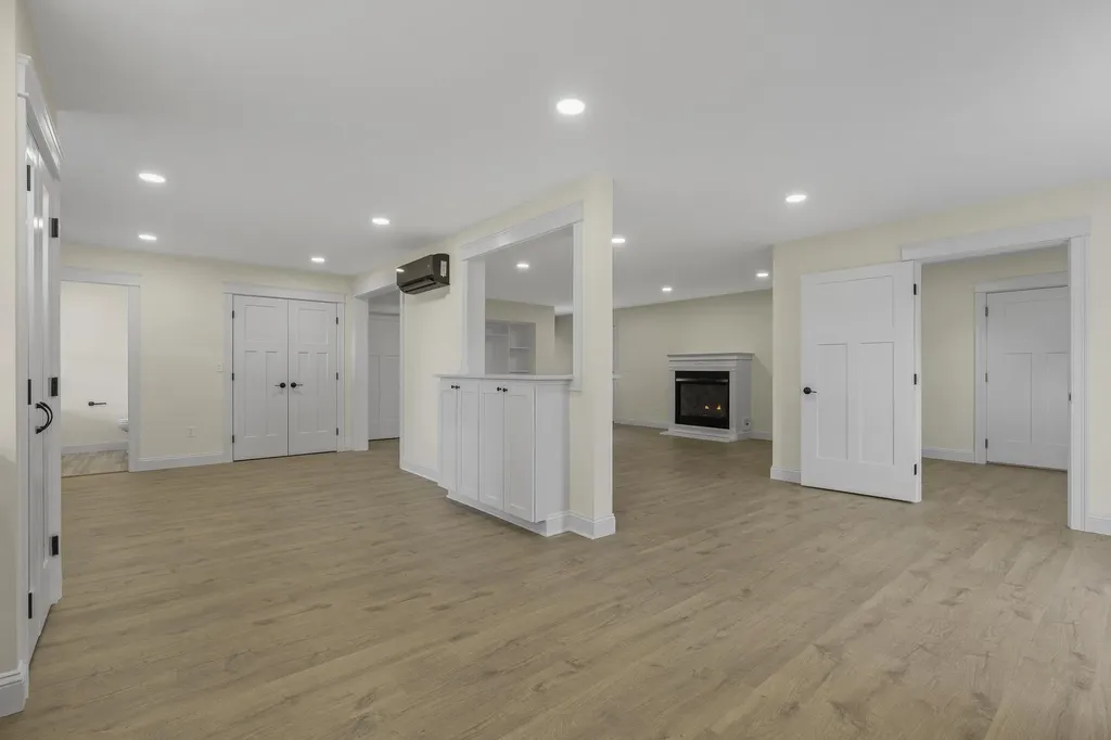 29 Pleasant Street Newcastle ME 04553