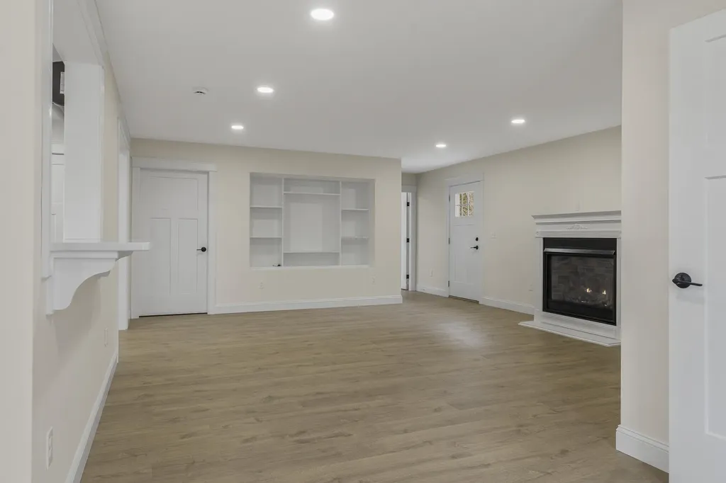 29 Pleasant Street Newcastle ME 04553