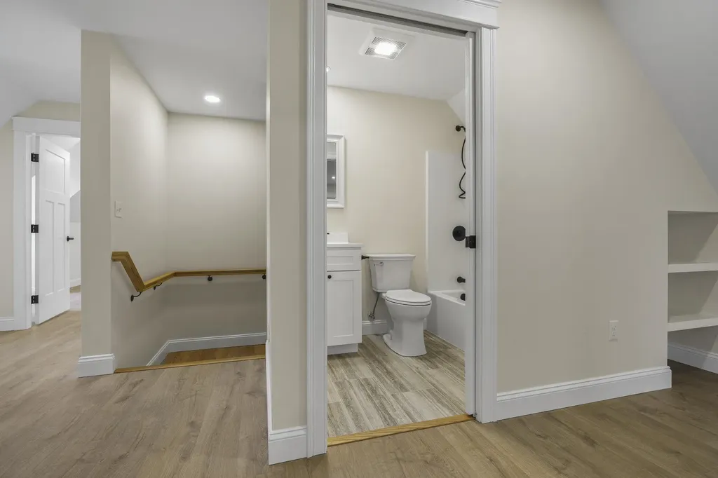 29 Pleasant Street Newcastle ME 04553