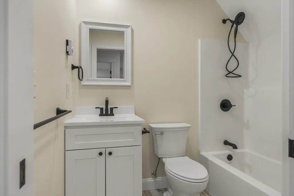 29 Pleasant Street Newcastle ME 04553