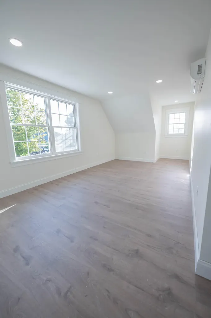 29 Pleasant Street Newcastle ME 04553