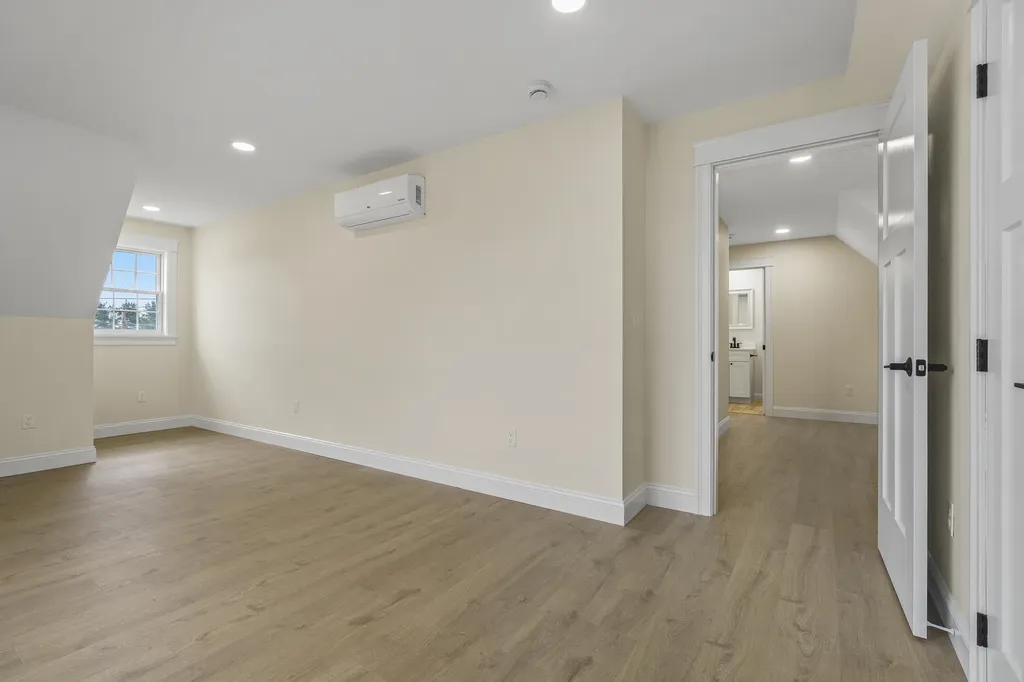 29 Pleasant Street Newcastle ME 04553