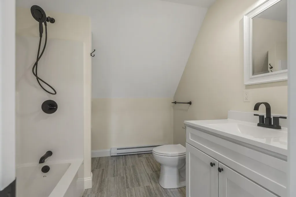 29 Pleasant Street Newcastle ME 04553