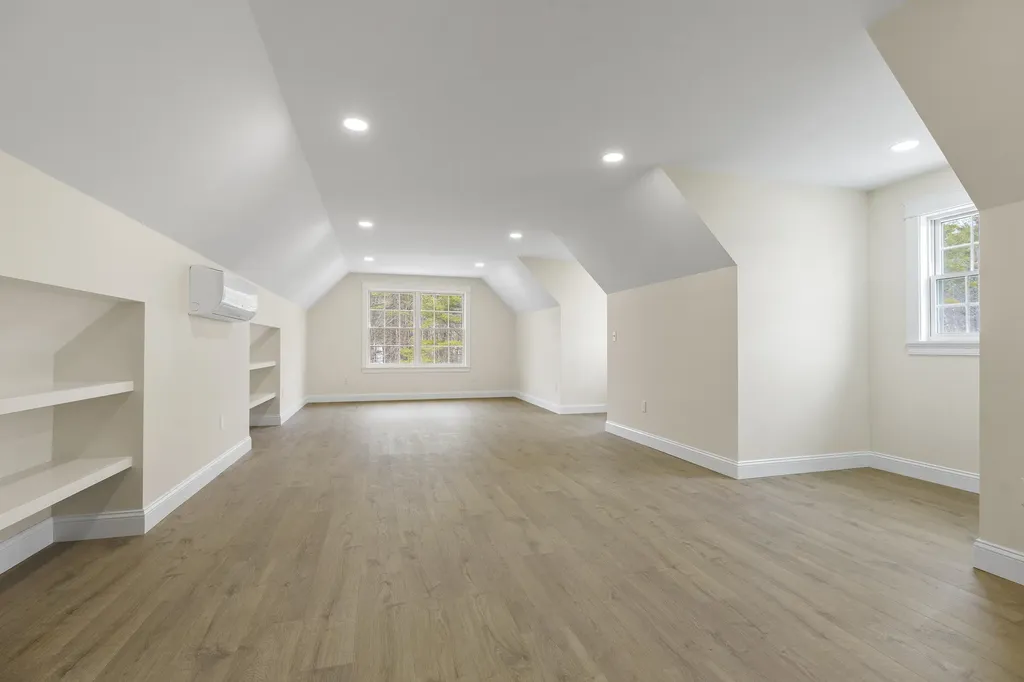 29 Pleasant Street Newcastle ME 04553