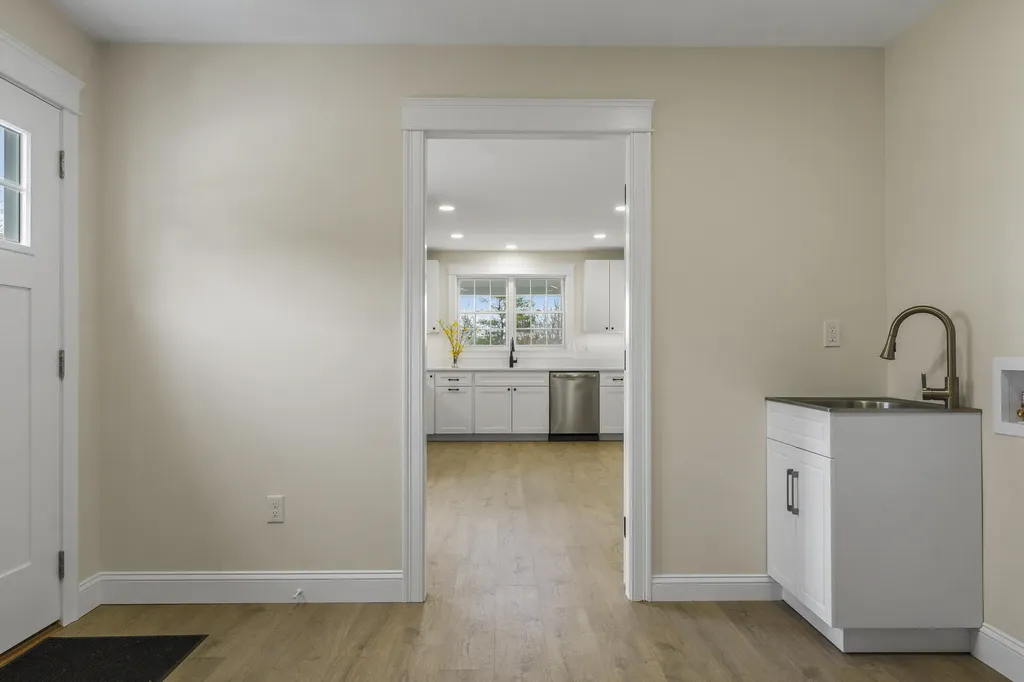 29 Pleasant Street Newcastle ME 04553