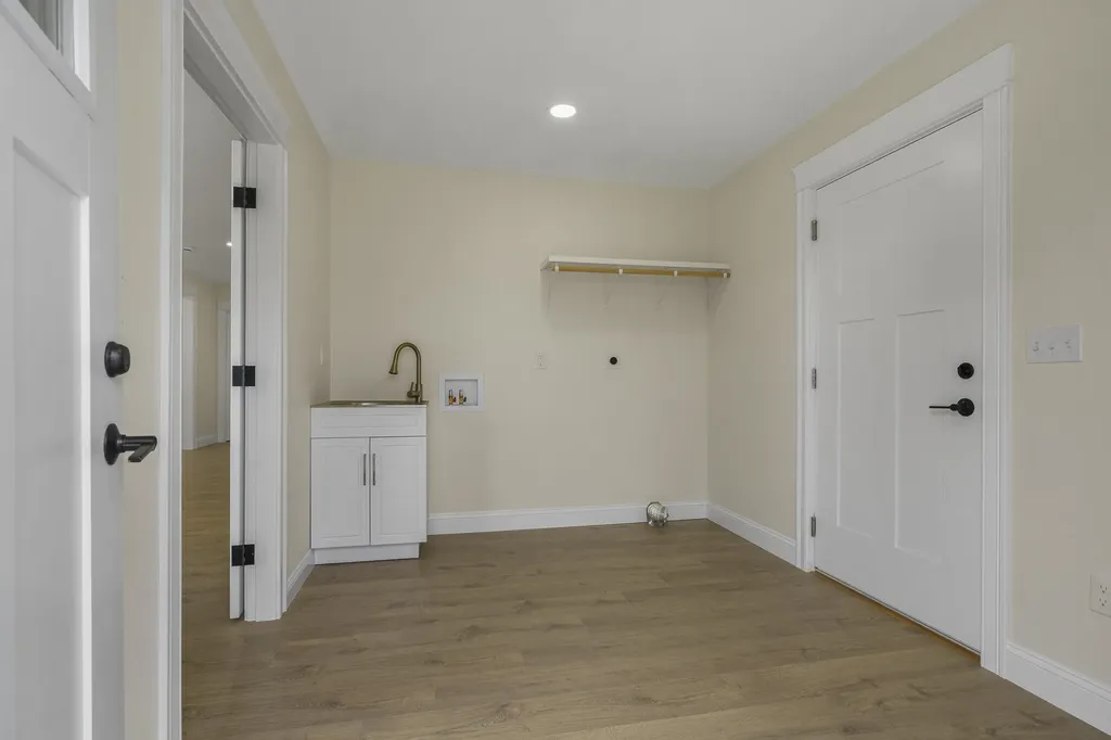 29 Pleasant Street Newcastle ME 04553