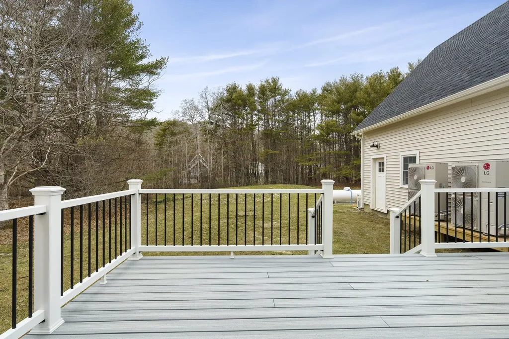 29 Pleasant Street Newcastle ME 04553