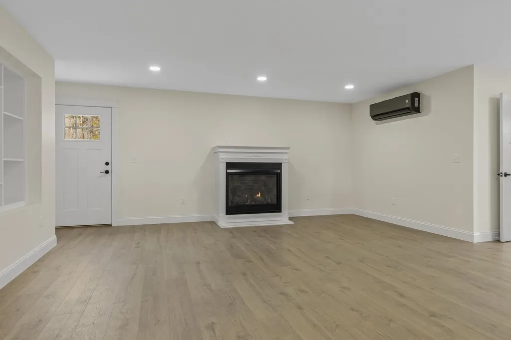 29 Pleasant Street Newcastle ME 04553