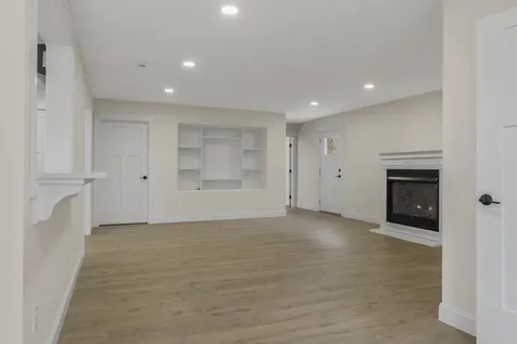29 Pleasant Street Newcastle ME 04553