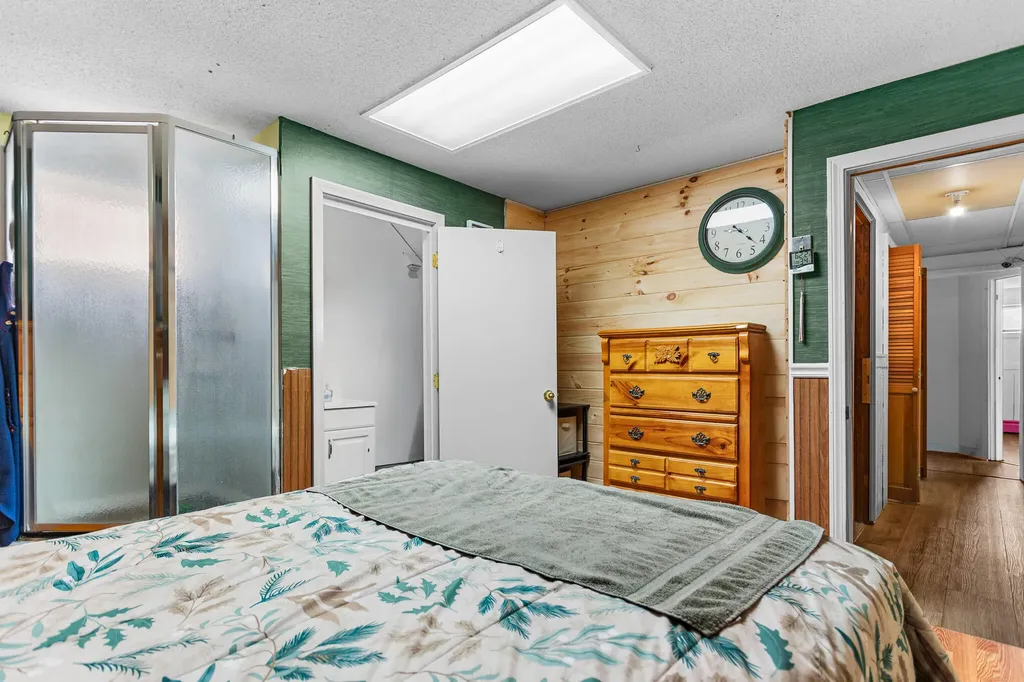 1782 Pushaw Road Glenburn ME 04401