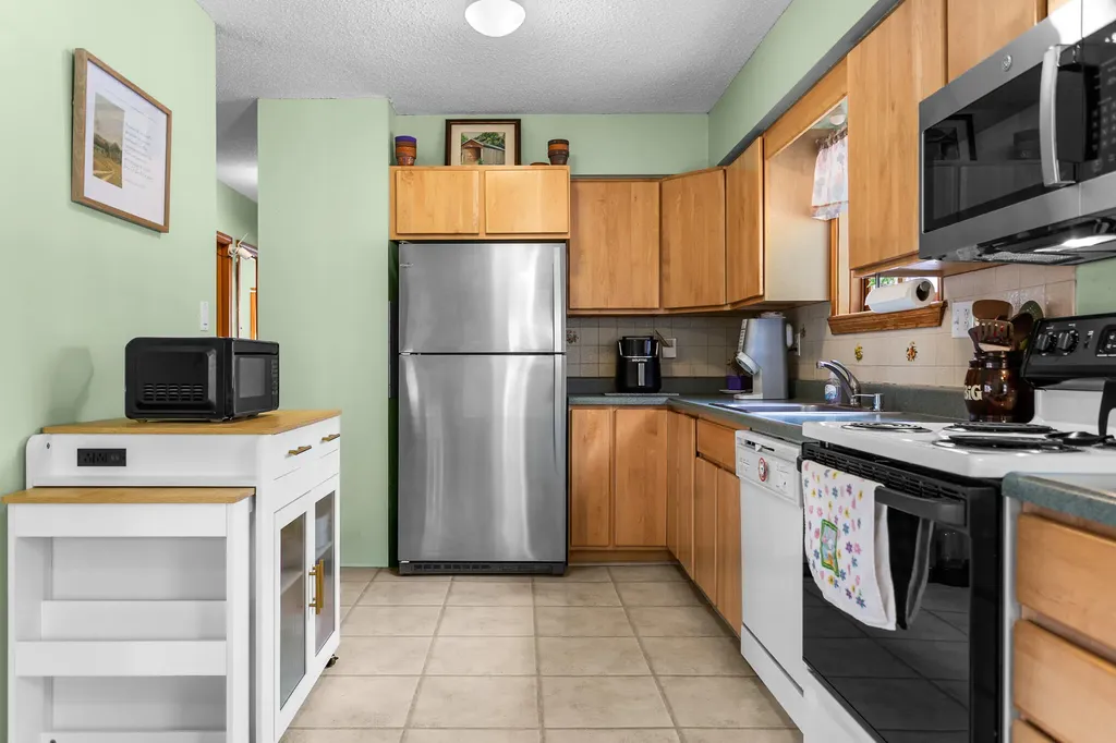 1782 Pushaw Road Glenburn ME 04401