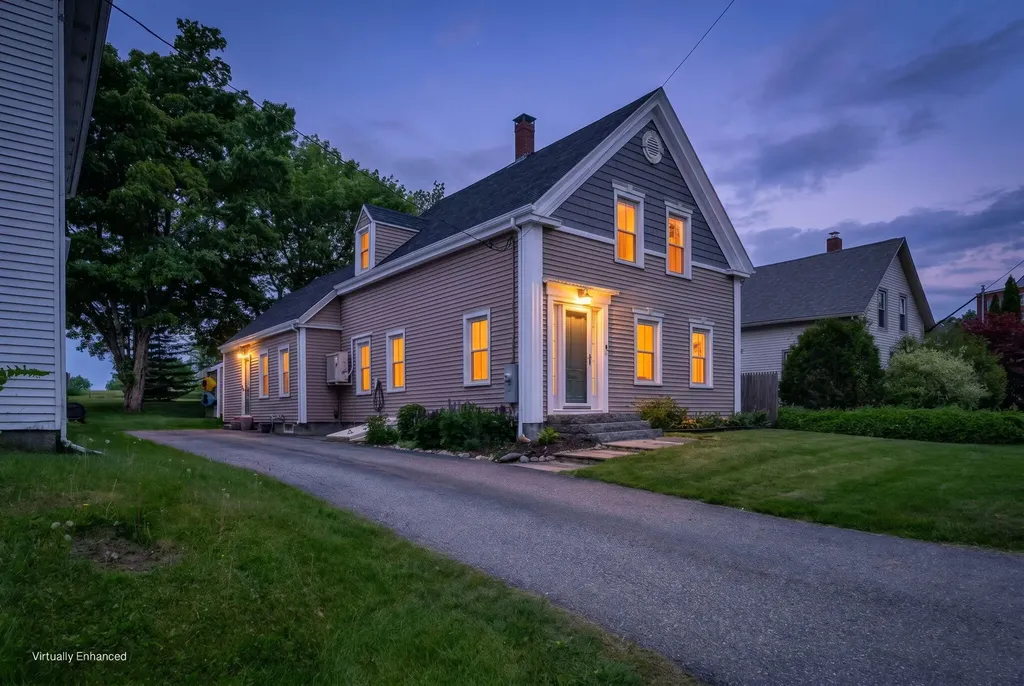 15 Wadsworth Street Thomaston ME 04861