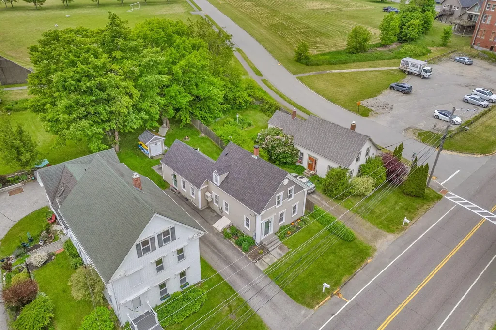 15 Wadsworth Street Thomaston ME 04861