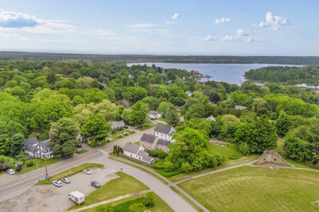 15 Wadsworth Street Thomaston ME 04861