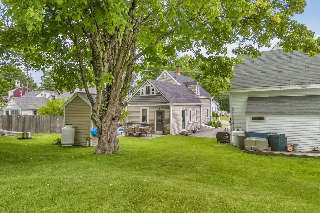 15 Wadsworth Street Thomaston ME 04861