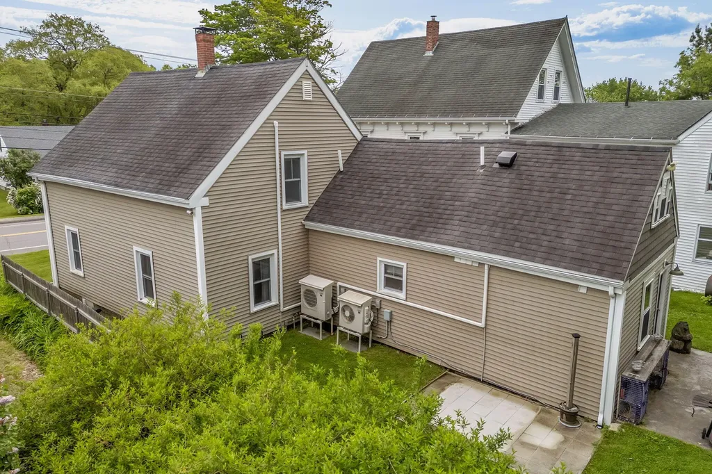 15 Wadsworth Street Thomaston ME 04861