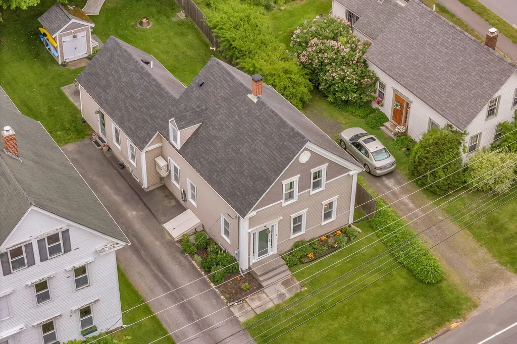 15 Wadsworth Street Thomaston ME 04861