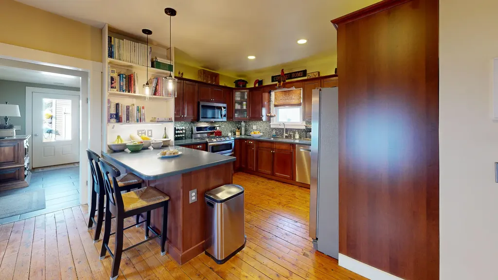 15 Wadsworth Street Thomaston ME 04861