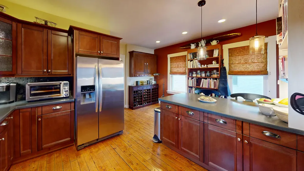 15 Wadsworth Street Thomaston ME 04861