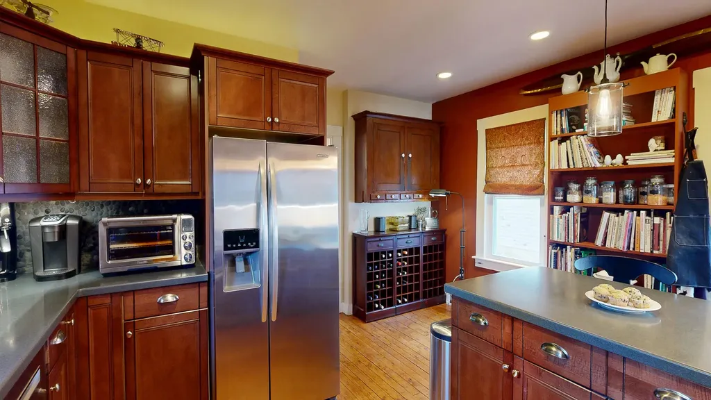 15 Wadsworth Street Thomaston ME 04861