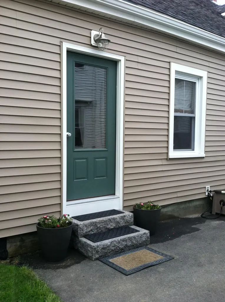 15 Wadsworth Street Thomaston ME 04861
