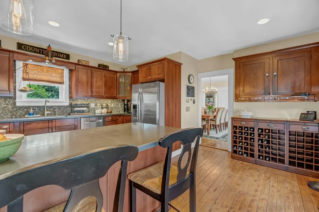 15 Wadsworth Street Thomaston ME 04861
