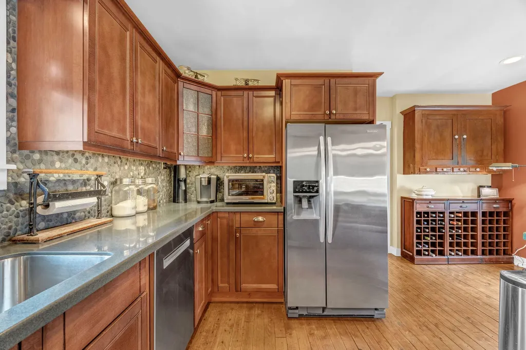 15 Wadsworth Street Thomaston ME 04861