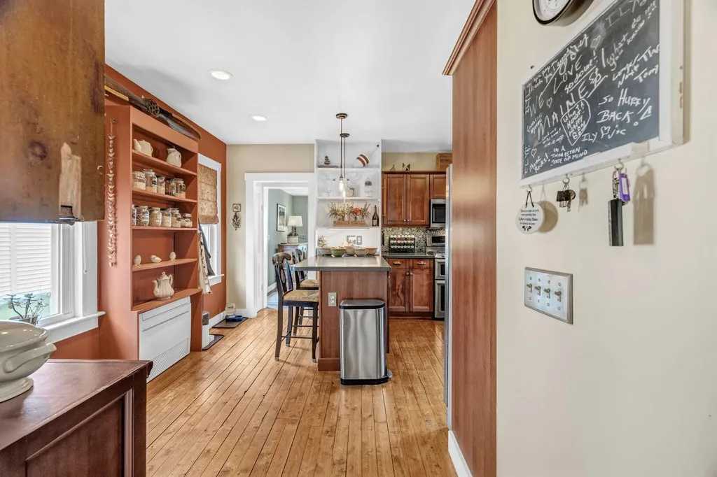 15 Wadsworth Street Thomaston ME 04861