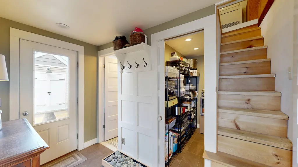 15 Wadsworth Street Thomaston ME 04861