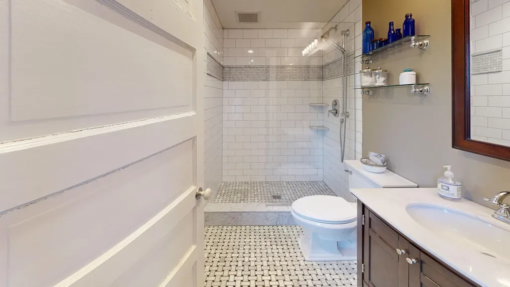 15 Wadsworth Street Thomaston ME 04861